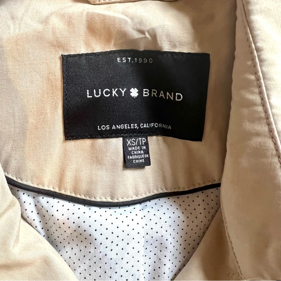 Women’s XS Classic Tan Trench Coat - Picture 7 of 8